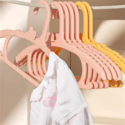 Детская пластиковая вешалка